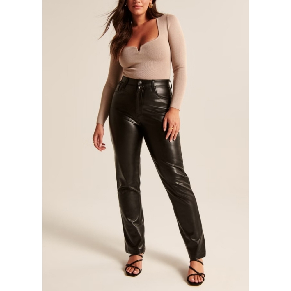 Abercrombie & Fitch | Curve Love Vegan Leather 90s Straight Pant Size 32 SHORT